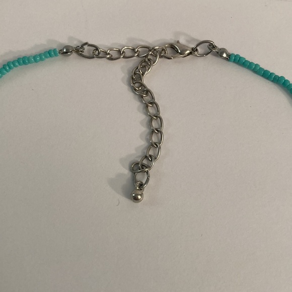 Vintage Turquoise Howlite barrel bead and seed bead necklace - Picture 3 of 5